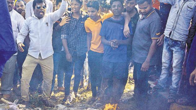 Protestors react and burn an unidentified effigy as the bandh has been announced by Prakash Ambedkar, to mark Koregaon Bhima violence in Pune, India, on Wednesday, January 3, 2018. (HT FILE PHOTO) Protestors react and burn an unidentified effigy as the bandh has been announced by Prakash Ambedkar, to mark Koregaon Bhima violence in Pune, India, on Wednesday, January 3, 2018. (HT FILE PHOTO)