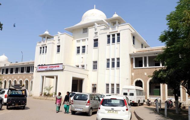 The Rajindra hospital, Patiala, owes <span class='webrupee'>?</span>25 lakh against power bills to the Punjab State Power Corporation Limited.(HT FILE)