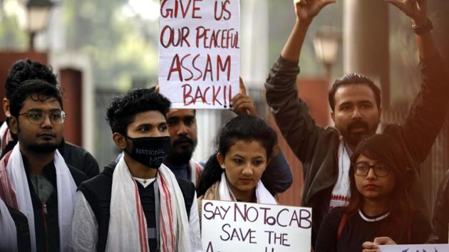 Assamese in Pune staged a protest at JM road against CAA and NRC Wednesday morning.(Rahul Raut/HT PHOTO) Assamese in Pune staged a protest at JM road against CAA and NRC Wednesday morning.(Rahul Raut/HT PHOTO)