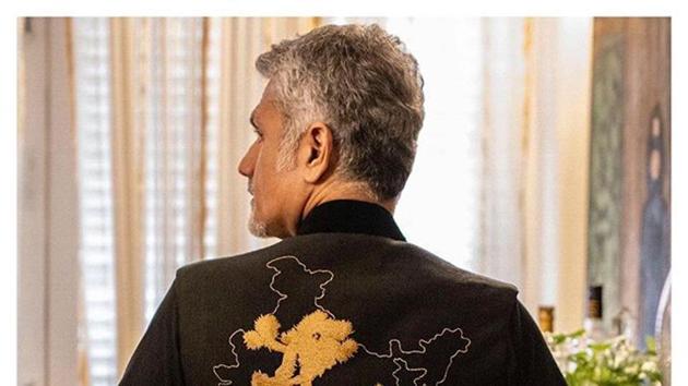 Designer Arjun Khanna’s jacket had the iconic Joshua tree superimposed on a map of India.(Arjun Khanna/Instagram) Designer Arjun Khanna’s jacket had the iconic Joshua tree superimposed on a map of India.(Arjun Khanna/Instagram)