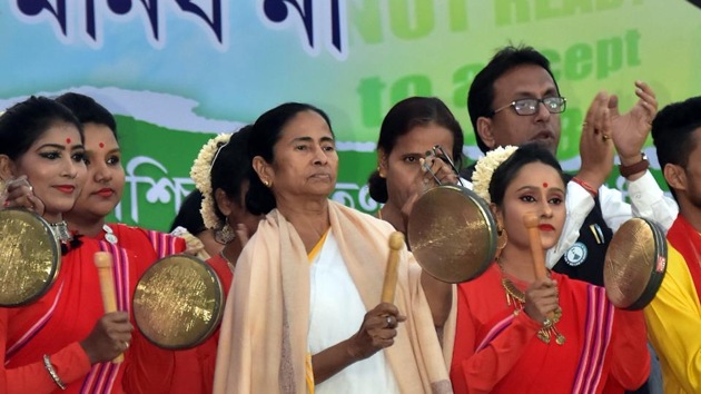 West Bengal Chief Minister Mamata Banerjee during a protest rally against NRC and Citizenship Amendment Act in Kolkata on Thursday.(ANI Photo) West Bengal Chief Minister Mamata Banerjee during a protest rally against NRC and Citizenship Amendment Act in Kolkata on Thursday.(ANI Photo)