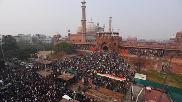 Hundreds of people gathered in and around the Jama Masjid in national capital Delhi’s Walled City to protest the CAA and the NRC after Friday prayers, many of them holding the national flag and shouting slogans against the law that has triggered nationwide agitations. At around 12.30 pm, the Delhi Metro Rail Corporation shut the gate of at least four metro stations - Red Fort, Chawri Bazar and Jama Masjid. (Raj K Raj / HT Photo) Hundreds of people gathered in and around the Jama Masjid in national capital Delhi’s Walled City to protest the CAA and the NRC after Friday prayers, many of them holding the national flag and shouting slogans against the law that has triggered nationwide agitations. At around 12.30 pm, the Delhi Metro Rail Corporation shut the gate of at least four metro stations - Red Fort, Chawri Bazar and Jama Masjid. (Raj K Raj / HT Photo)