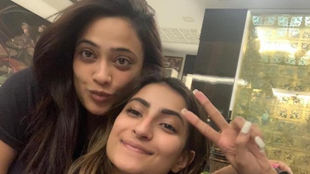 Shweta Tiwari extends guidance to daughter Palak only when she approaches her.