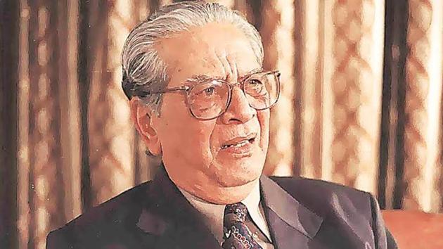 Dr Shreeam Lagoo was a well-known film personality. Dr Shreeam Lagoo was a well-known film personality.