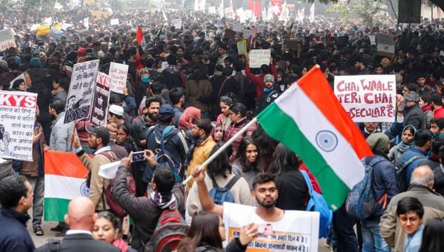 Demonstrators protest against the new citizenship law in Delhi, on December 19.(Reuters Photo) Demonstrators protest against the new citizenship law in Delhi, on December 19.(Reuters Photo)