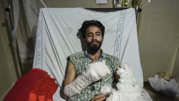 A student of Aligarh Muslim University (AMU) who got injured in police crackdown on the students after a protest on December 15, admitted in Jawaharlal Nehru Medical College (JNMC), in Aligarh. (Burhaan Kinu/HT PHOTO) A student of Aligarh Muslim University (AMU) who got injured in police crackdown on the students after a protest on December 15, admitted in Jawaharlal Nehru Medical College (JNMC), in Aligarh. (Burhaan Kinu/HT PHOTO)