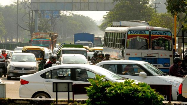 Around 1.4 lakh vehicles cross Tribune roundabout in Chandigarh everyday. (Keshav Singh/HT) Around 1.4 lakh vehicles cross Tribune roundabout in Chandigarh everyday. (Keshav Singh/HT)