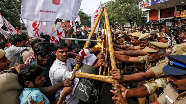 Police officers stop demonstrators during a protest against CAA in Chennai, Tamil Nadu. During the demonstration, some protesters even got in a scuffle with the police who were trying to oversee the security arrangement of the area. The Chennai Police has so far registered a case against 600 protesters, including actor Siddharth, musician TM Krishna and MP Thirumavalavan and ex-MLA MH Jawahirullah. (P. Ravikumar / REUTERS)