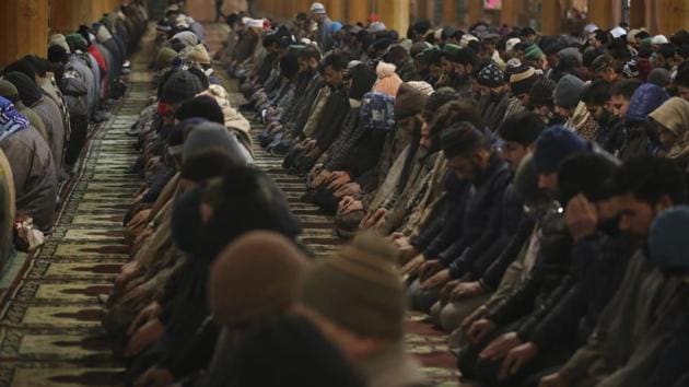 Local police officers claim that they removed restrictions around the Jamia Masjid on November 22 itself, but that people (and the management of the mosque) refused to hold prayers till the security forces deployed around the mosque were removed.(AP)