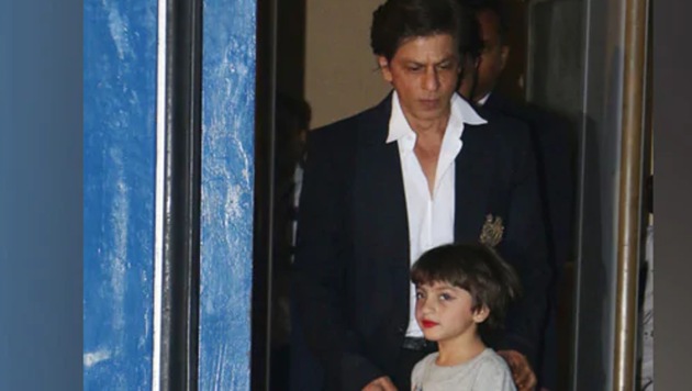 Shah Rukh Khan with son AbRam at his annual day function.