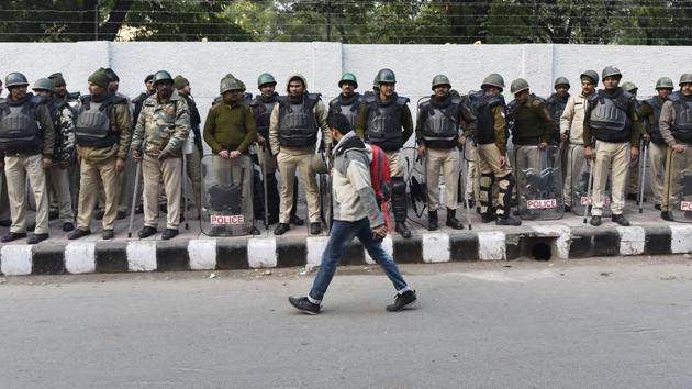 Police personnel stand guard during the ongoing protest against Citizenship Amendment Act (CAA), at Jamia Millia University, in New Delhi, India, on Saturday, December 21, 2019. (Sanjeev Verma/HT PHOTO) Police personnel stand guard during the ongoing protest against Citizenship Amendment Act (CAA), at Jamia Millia University, in New Delhi, India, on Saturday, December 21, 2019. (Sanjeev Verma/HT PHOTO)