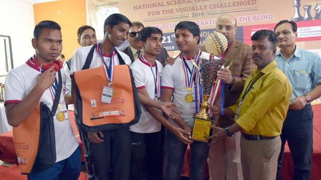 THIS 15-Year-Old Hyderabad Girl Plays 'Blindfold Chess' in a