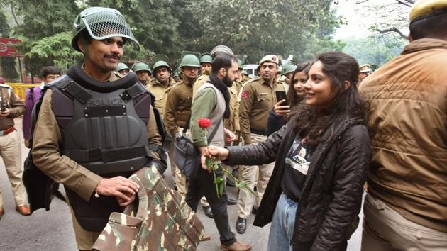 New Delhi, India - Dec. 19, 2019: A demonstrator gives a rose to a police personnel during a demonstration against the Citizenship Amendment Act (CAA) and National Register of Citizens (NRC) from Mandi House to Jantar Mantar in New Delhi. (Raj K Raj / HT Photo) New Delhi, India - Dec. 19, 2019: A demonstrator gives a rose to a police personnel during a demonstration against the Citizenship Amendment Act (CAA) and National Register of Citizens (NRC) from Mandi House to Jantar Mantar in New Delhi. (Raj K Raj / HT Photo)