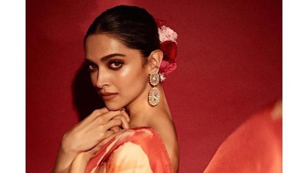 Deepika absolutely loves Sabyasachi’s work. Even for the promotions of Chhapaak, Deepika wore multiple Sabyasachi ensembles, from sarees, co-ord sets, capes, you name it! (INSTAGRAM)