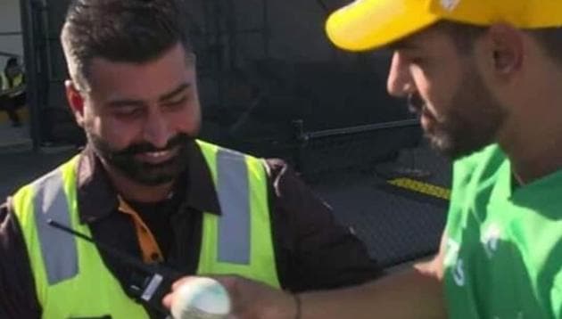 Haris Rauf presents the match ball to Indian security guard.(Twitter)