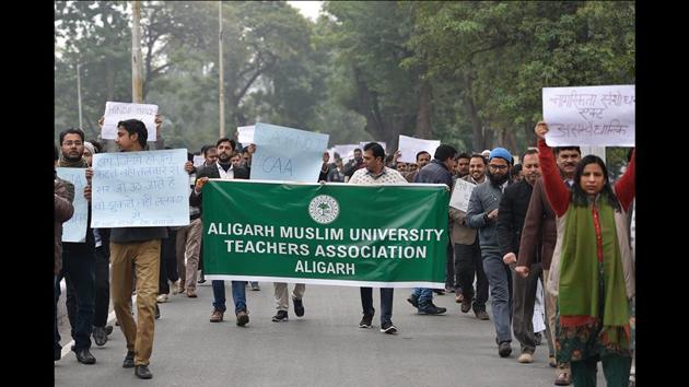 By around 8 pm, the gate was brought down and the two sides were face-to-face – with no barrier between them. Salman Imtiaz, the president of the AMU Students’ Union, said that there were about a dozen men in their 40s who were pelting stones. “I tried to stop the protesters from turning violent, but something similar to a bullet hit my chest. I blanked out. Later, I found myself in a hospital,” he added. (Burhaan Kinu / HT Photo) By around 8 pm, the gate was brought down and the two sides were face-to-face – with no barrier between them. Salman Imtiaz, the president of the AMU Students’ Union, said that there were about a dozen men in their 40s who were pelting stones. “I tried to stop the protesters from turning violent, but something similar to a bullet hit my chest. I blanked out. Later, I found myself in a hospital,” he added. (Burhaan Kinu / HT Photo)
