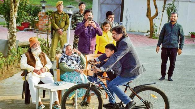 Jharkhand Mukti Morcha (JMM)-led alliance, which also includes the Congress and the Rashtriya Janata Dal (RJD), has won 47 ACs, 22 more than what these parties won in 2014.(PTI) Jharkhand Mukti Morcha (JMM)-led alliance, which also includes the Congress and the Rashtriya Janata Dal (RJD), has won 47 ACs, 22 more than what these parties won in 2014.(PTI)