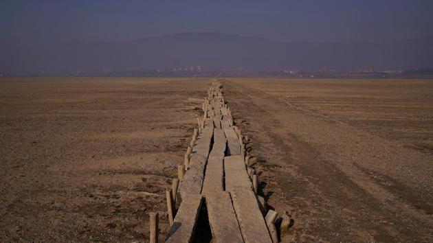 Qianyan bridge, a historic stone bridge which dates back to the Ming dynasty, stands on the dried lake bed of Poyang Lake. With the 181-metre dam reducing the Yangtze’s flow in winter, water from the Poyang drains quickly and easily back into the river. But the primary cause of problems is the two decades of intensive sand mining in the Poyang, said David Shankman, professor at the University of Alabama, who studies the lake. (Aly Song / REUTERS) Qianyan bridge, a historic stone bridge which dates back to the Ming dynasty, stands on the dried lake bed of Poyang Lake. With the 181-metre dam reducing the Yangtze’s flow in winter, water from the Poyang drains quickly and easily back into the river. But the primary cause of problems is the two decades of intensive sand mining in the Poyang, said David Shankman, professor at the University of Alabama, who studies the lake. (Aly Song / REUTERS)