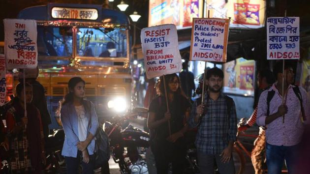 Jadavpur University unit protest against police crackdown on students of Jamia Millia Islamia, Citizenship Amendment Act (CAA), and National Register of Citizens (NRC) in Kolkata, West Bengal, on Monday, December 16, 2019.(HT Photo) Jadavpur University unit protest against police crackdown on students of Jamia Millia Islamia, Citizenship Amendment Act (CAA), and National Register of Citizens (NRC) in Kolkata, West Bengal, on Monday, December 16, 2019.(HT Photo)