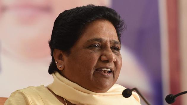 Mayawati addresses a press conference before the national executive committee meeting of the Bahujan Samaj Party (BSP) in Lucknow. (Subhankar Chakraborty/HT PHOTO) Mayawati addresses a press conference before the national executive committee meeting of the Bahujan Samaj Party (BSP) in Lucknow. (Subhankar Chakraborty/HT PHOTO)