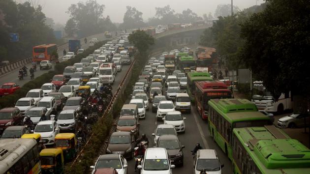 A view of heavy traffic congestion seen moving towards to Ashram flyover, in New Delhi on Tuesday, December 24, 2019. (Amal KS/HT PHOTO) A view of heavy traffic congestion seen moving towards to Ashram flyover, in New Delhi on Tuesday, December 24, 2019. (Amal KS/HT PHOTO)