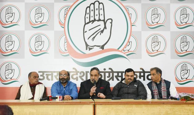 Senior Congress leader Anand Sharma, UPCC chief Ajay Kumar Lallu and other party leader at a press conference in Lucknow on Thursday.(Dheeraj Dhawan/HT)