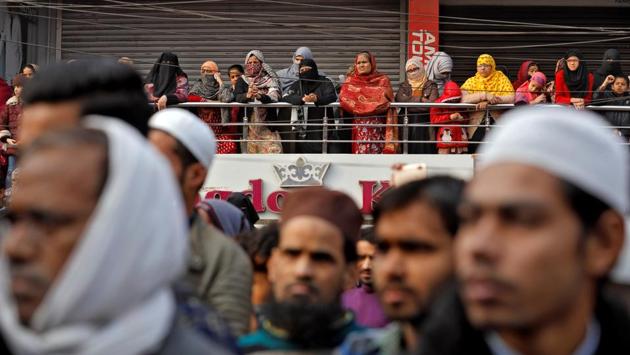 Local residents during the protest. (Anushree Fadnavis / REUTERS)