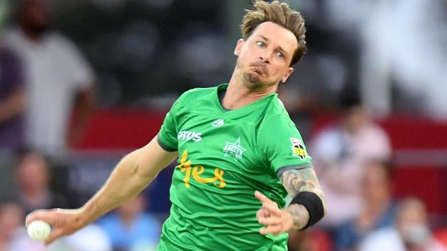 Dale Steyn of the Stars bowls during the Big Bash League match between the Melbourne Stars and the Adelaide Strikers at Metricon Stadium.(Getty Images)