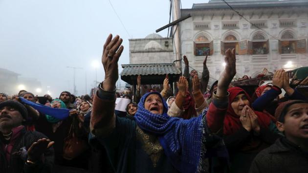 Devotees react while praying as a priest displays the relic of Sheikh Syed Abdul Qadir Jeelani, at his shrine, in Srinagar, Jammu and Kashmir, India, December 09, 2019.(Photo by Waseem Andrabi / Hindustan Times)