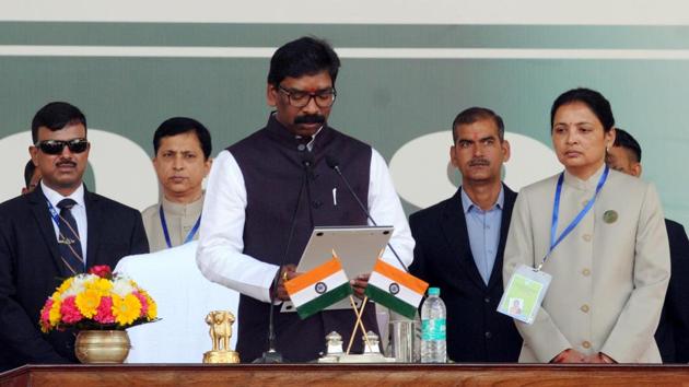 Hemant Soren presided over the first cabinet meeting of the newly elected coalition government in Jharkhand hours after taking oath as the state Chief minister.(Diwakar Prasad/ Hindustan Times)