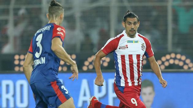 David Williams of ATK and Albert Serran of Bengaluru FC in action.(ISL)