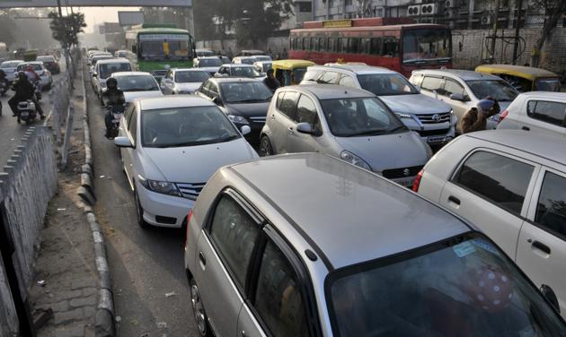 Vehicles stuck in a traffic jam at Bharat Nagar Chowk in Ludhiana on Sunday.(HT PHOTO)