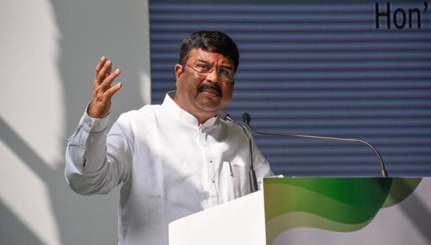 Dharmendra Pradhan at the inaguration of CNG station in Shivane in Pune, India, on Saturday, December 28, 2019.(Sanket Wankhade/HT PHOTO))