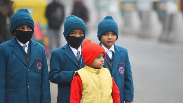 In view of the prevailing severe cold, the government has declared a holiday in all government and private schools in the state on December 30 and 31.(HT file)
