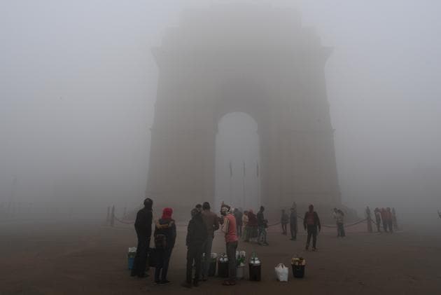 Tourists are seen amid dense fog at India Gate, in New Delhi. (Arvind Yadav / HT Photo) Tourists are seen amid dense fog at India Gate, in New Delhi. (Arvind Yadav / HT Photo)