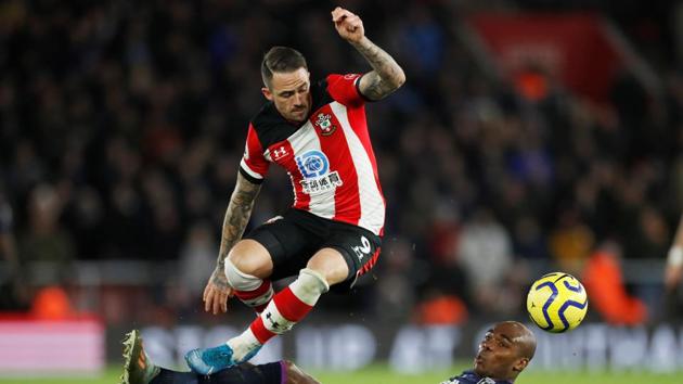 Southampton's Danny Ings in action with West Ham United's Angelo Ogbonna.(Action Images via Reuters)