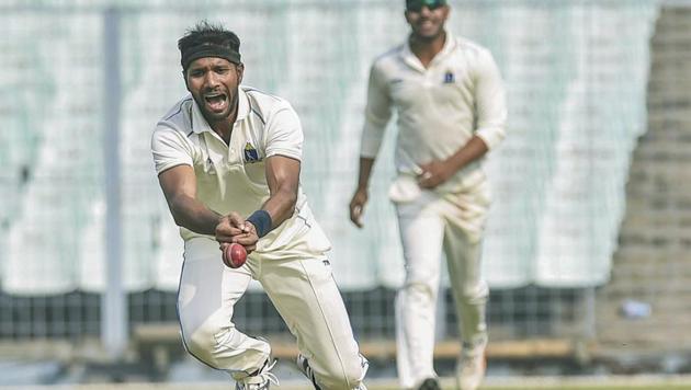 File image of Bengal bowler Ashoke Dinda.(AP) File image of Bengal bowler Ashoke Dinda.(AP)