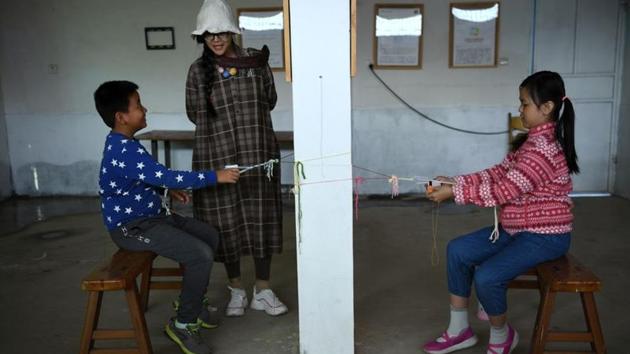 Xing Zhen teaches her students how to weave, in a common room of AnotherCommunity. A recent poll of people aged 18-35 by a state think-tank found 52% of those living in smaller towns and cities had moved there after spending on average three years in top-tier cities, citing the fast pace of life. (Tingshu Wang / REUTERS)