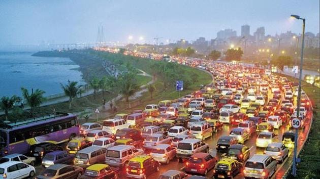 For Nariman point to NCPA, traffic will pass through Vinay Shah road, Mantralaya, Godrej, KC College, Opera house, and finally through Wilson college.(Photo:Satish Bate/Hindustan Times for representation)