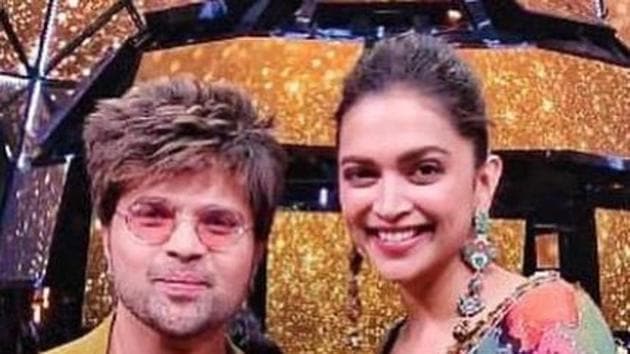 Deepika Padukone poses with Himesh Reshammiya.