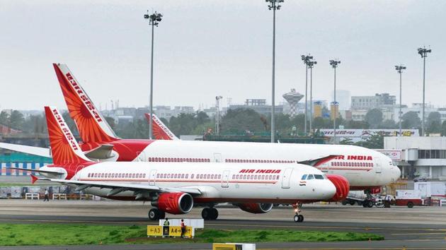 The transportation department has overarching mandate over the Federal Aviation Administration (FAA), the American counterpart of India’s civil aviation regulator DGCA.(HT File)