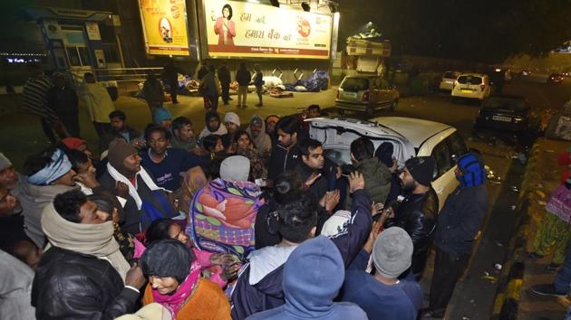 People distribute blankets to persons spending the night out in the open near AIIMS. Hasina Khan, 43, who managed to get a bed in the tent outside AIIMS Metro station, said one has to go far to use a washroom, as public toilets in the vicinity run out of water and are hence locked. Her five-year-old son, she said, was diagnosed with stomach cancer and was being treated at AIIMS. (Sanjeev Verma/HT Photo) People distribute blankets to persons spending the night out in the open near AIIMS. Hasina Khan, 43, who managed to get a bed in the tent outside AIIMS Metro station, said one has to go far to use a washroom, as public toilets in the vicinity run out of water and are hence locked. Her five-year-old son, she said, was diagnosed with stomach cancer and was being treated at AIIMS. (Sanjeev Verma/HT Photo)