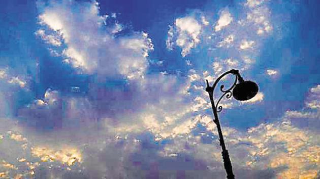 December 2019 has been the warmest winter Pune has witnessed in the past 12 years with 13.7 degrees Celsius being the lowest recorded temperature, according to the India Meteorological Department (IMD).(REPRESENTATIVE PHOTO) December 2019 has been the warmest winter Pune has witnessed in the past 12 years with 13.7 degrees Celsius being the lowest recorded temperature, according to the India Meteorological Department (IMD).(REPRESENTATIVE PHOTO)