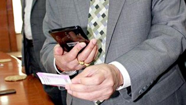 Governor of Reserve Bank of India Shaktikanta Das launches a mobile application MANI (Mobile Aided Note Identifier) to aid visually challenged persons in identifying denomination of currency notes, in Mumbai on 1 January. Governor of Reserve Bank of India Shaktikanta Das launches a mobile application MANI (Mobile Aided Note Identifier) to aid visually challenged persons in identifying denomination of currency notes, in Mumbai on 1 January.