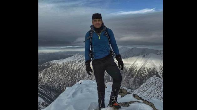Gurbaz Singh survived the dangerous fall, suffering only a broken leg. (Instagram/@kidmountaineer) Gurbaz Singh survived the dangerous fall, suffering only a broken leg. (Instagram/@kidmountaineer)