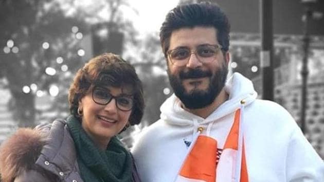 Sonali Bendre with Goldie Behl at Wagah border, Amritsar.