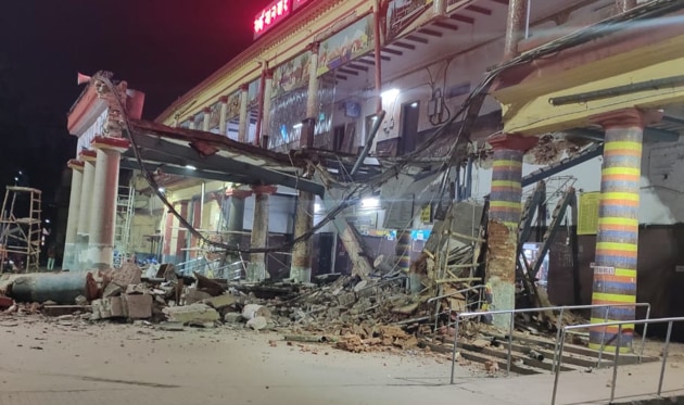 When the portico came down, debris and dust filled a part of the station’s entrance.(HT Photo)