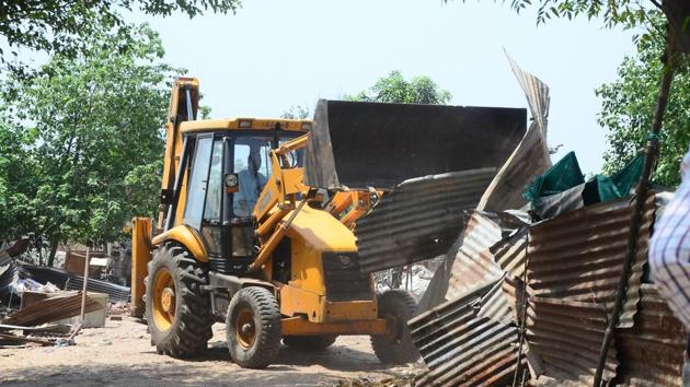 A family from Katni has alleged that the government razed their house despite the fact that an 85-year old dead person’s body lying inside. (Sikander Singh Chopra/Hindustan Times ( Representative picture)) A family from Katni has alleged that the government razed their house despite the fact that an 85-year old dead person’s body lying inside. (Sikander Singh Chopra/Hindustan Times ( Representative picture))