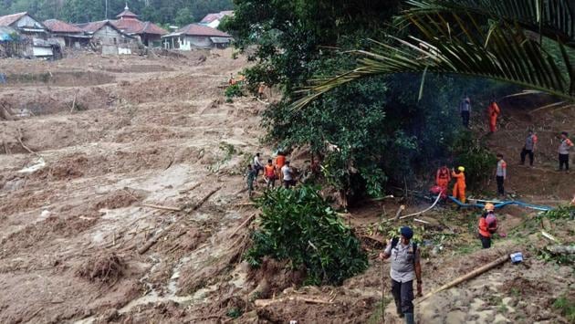 Rescuers search for victims at a village heavily affected by a landslide in Cigudeg. This week’s disaster marked Jakarta’s worst flooding since 2013 when dozens were killed after the city was inundated by monsoon rains. “This year’s flooding was phenomenally bad because of the extremely high rainfall,” Yayat Supriatna, a Jakarta-based urban planning expert told AFP. (Kozer / AP) Rescuers search for victims at a village heavily affected by a landslide in Cigudeg. This week’s disaster marked Jakarta’s worst flooding since 2013 when dozens were killed after the city was inundated by monsoon rains. “This year’s flooding was phenomenally bad because of the extremely high rainfall,” Yayat Supriatna, a Jakarta-based urban planning expert told AFP. (Kozer / AP)