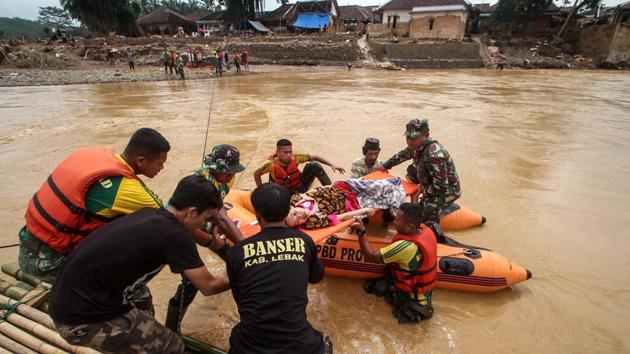 The government said Friday it would start cloud seeding to the west of the capital -- inducing rain using chemicals sprayed from planes -- to prevent approaching rainfall from pounding the region. Using inflatable boats to evacuate residents trapped in their homes, including children and seniors, rescuers said they were targeting the hardest-hit areas of the nation’s capital on Friday. (Sammy / AFP) The government said Friday it would start cloud seeding to the west of the capital -- inducing rain using chemicals sprayed from planes -- to prevent approaching rainfall from pounding the region. Using inflatable boats to evacuate residents trapped in their homes, including children and seniors, rescuers said they were targeting the hardest-hit areas of the nation’s capital on Friday. (Sammy / AFP)